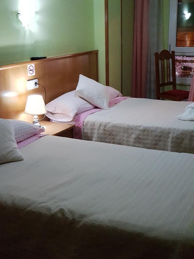 Hostal Ponte Dos Santos Ribadeo Exteriör bild