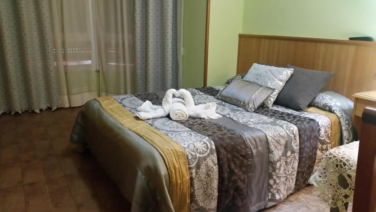 Hostal Ponte Dos Santos Ribadeo Exteriör bild
