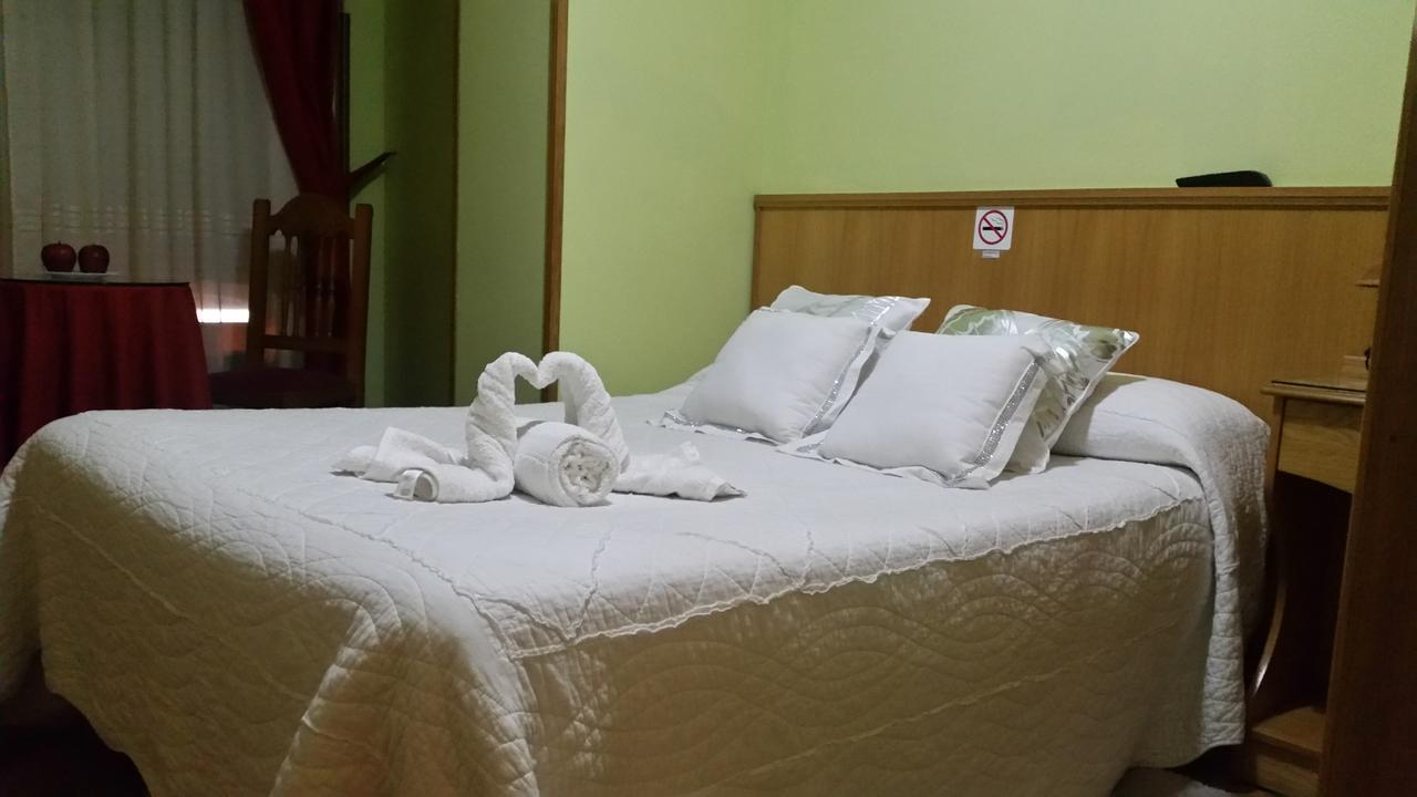 Hostal Ponte Dos Santos Ribadeo Exteriör bild