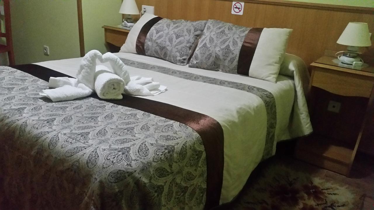 Hostal Ponte Dos Santos Ribadeo Exteriör bild