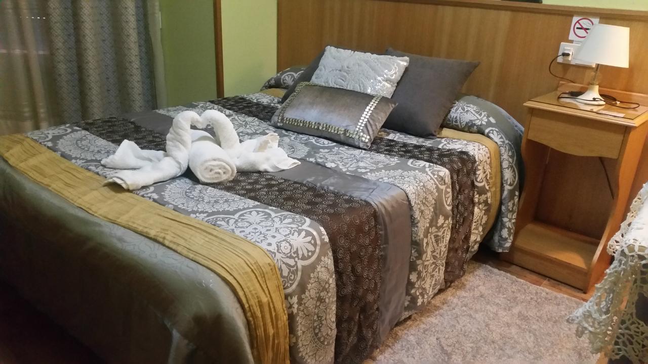 Hostal Ponte Dos Santos Ribadeo Exteriör bild